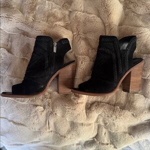 Vince Camuto Karinta Black Peep Toe Booties Block Heel Leather Shooties Sz 8.5